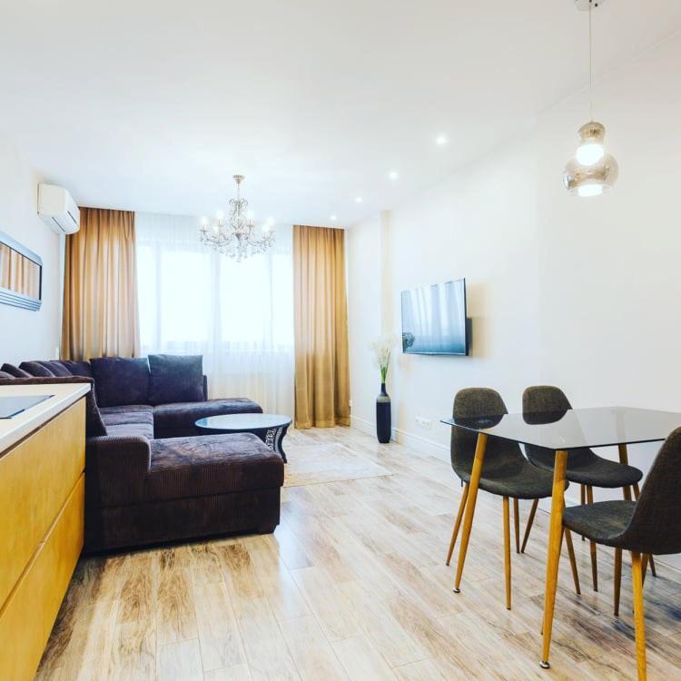 Vip 2 Rooms 75M2 Center Of Obolon Near River Side Kiew Exterior foto